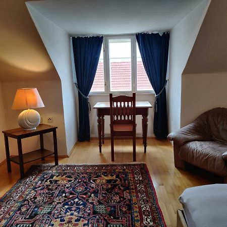 Ferienwohnung-Dachgeschoss Familie Mayer Кремс-ан-дер-Донау Екстер'єр фото