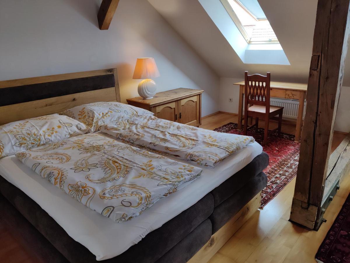 Ferienwohnung-Dachgeschoss Familie Mayer Кремс-ан-дер-Донау Екстер'єр фото